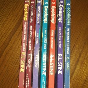 GOOSEBUMPS BOOKS - 7 PCS